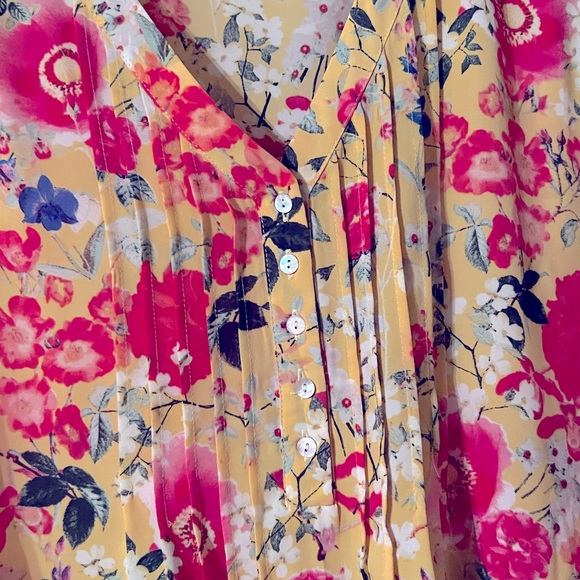 Rose & Olive Tops - Beautiful, flowing cami. 3x